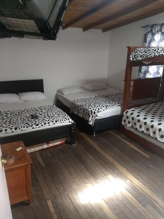 Hostel El Encanto Гуатапе Экстерьер фото